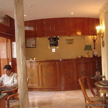 De L'empereur By Malone Hotel París