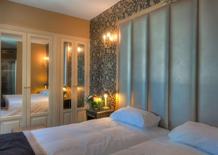 De L'empereur Hotel 3*