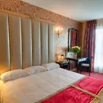 De L'empereur By Malone Hotell 3*