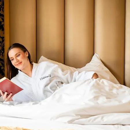 De L'empereur By Malone 巴黎