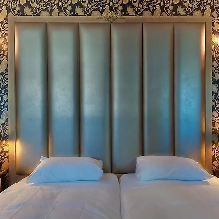 De L'empereur By Malone 巴黎